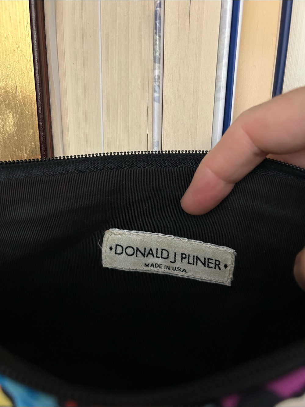 Donald J Pliner x Romero Britto Collaboration Shoulder Bag - Picture 7 of 10